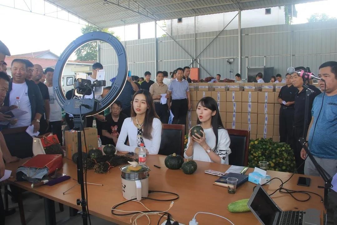 陕西汉中市汉台区：直播带货“火”了产品 富了腰包(图2)
