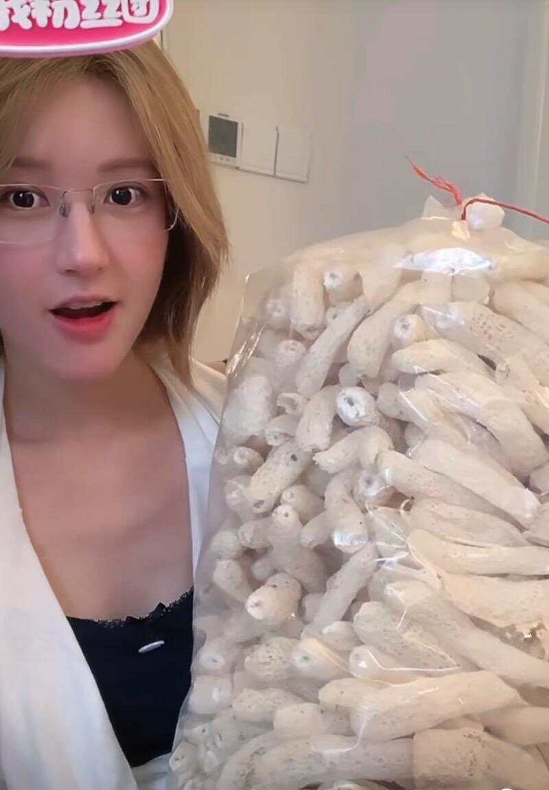 鱼眼·观察丨赵露思“非典型直播”带动竹荪销售量暴涨流量如何连接更大的市场？