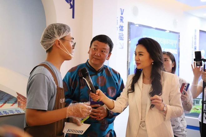 四子王旗举办“天梦草原”公共品牌发布会暨首届农旅牧电商直播节(图5)