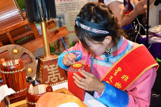 四子王旗举办“天梦草原”公共品牌发布会暨首届农旅牧电商直播节(图3)