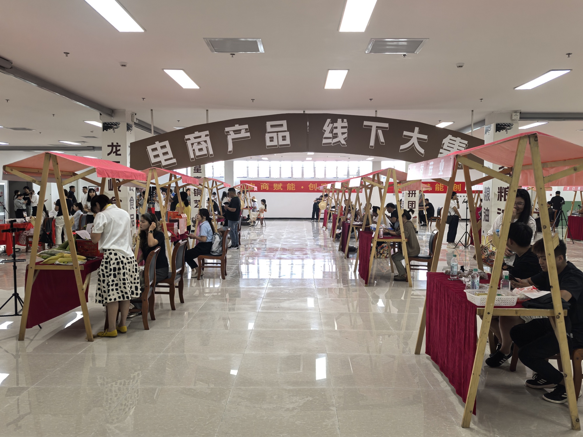 河北涞水：南北电商联动直播 以赛促产赋能乡村振兴(图1)