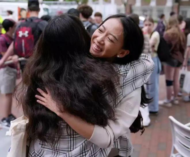 哈佛演讲女生引发争议K11 ELYSEA落户淮海中路汕头过亿违建豪宅被拆除