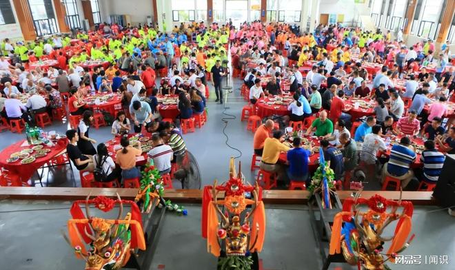 猎德村“洋人扒龙舟”后续：大摆龙舟宴记入族谱三千万买新船(图4)