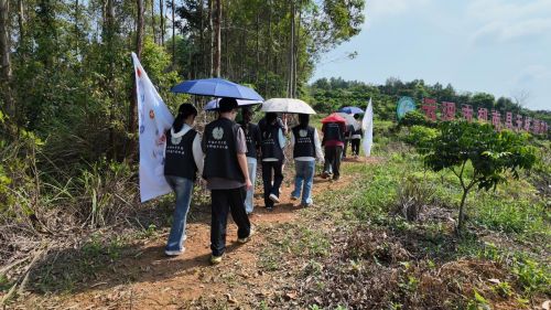 电商助农：广东职业技术学院青耕兴农突击队踏实践行乡村振兴路(图1)
