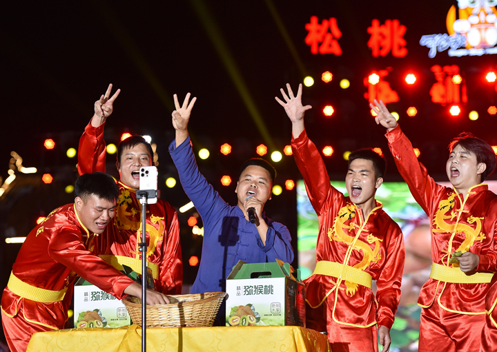 贵州松桃：直播带货助农增收(图1)