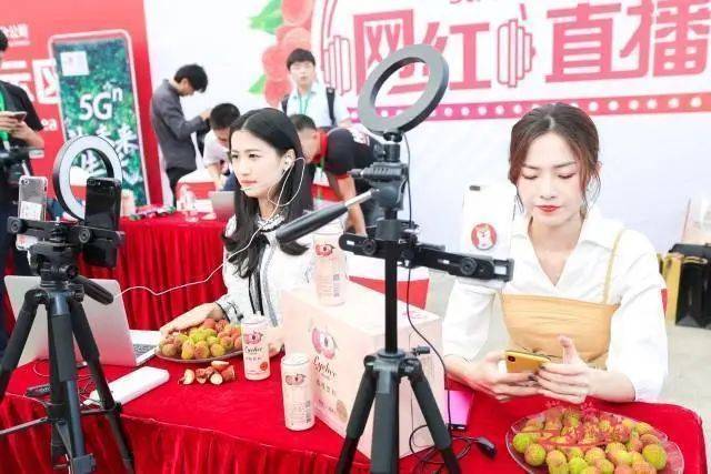 直播助农 新疆阿克苏果品交易背后的青春身影(图1)