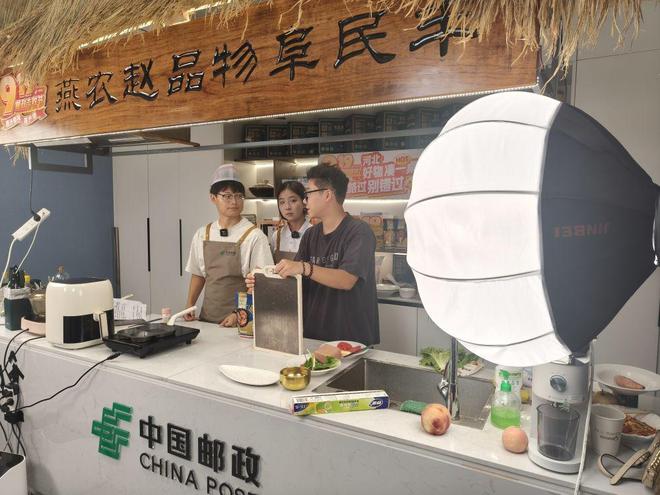 半月谈丨带货助农：从“绿邮包”到“绿幕布”(图1)