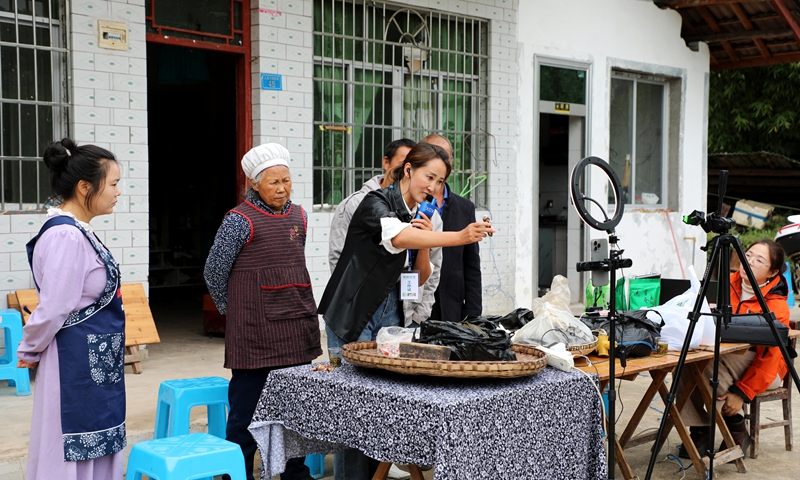 贵州桐梓：小村播发挥大作用 村民不出门就能卖货(图1)
