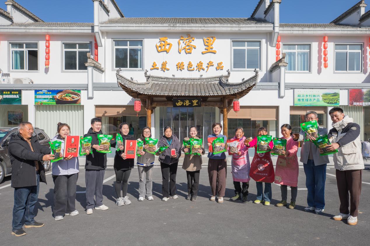 安徽祁门：直播带货掀热潮 红茶干货香“云端”(图2)