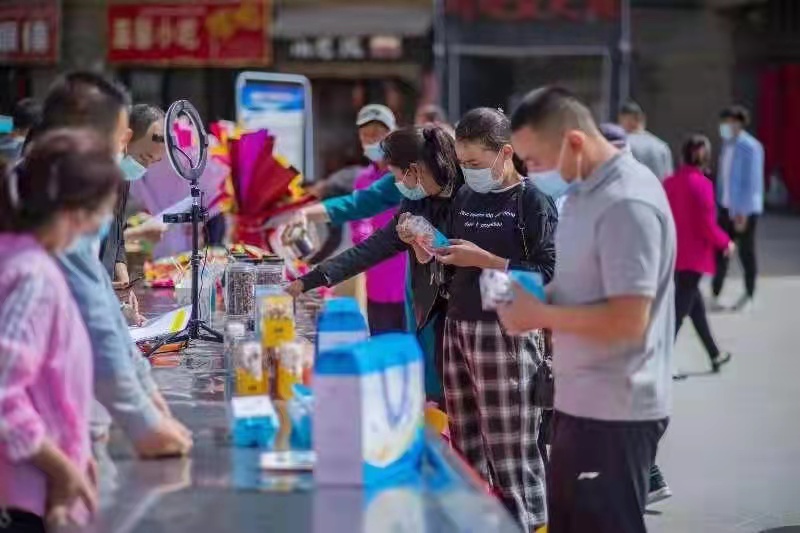 电商直播助农增收助推产业发展(图2)