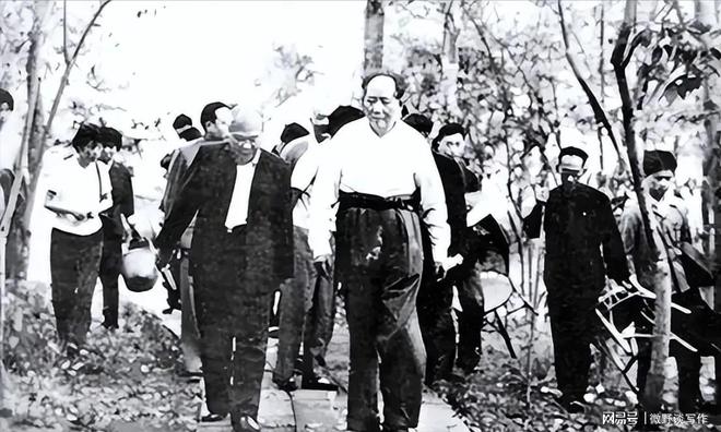 50年毛主席接见一军区生产部长引其妻疑惑部长：我们关系匪浅(图3)