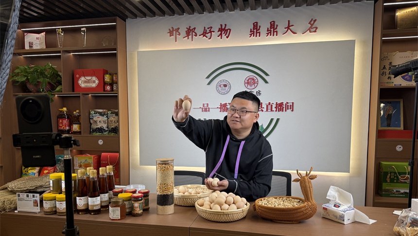“豹”款直播助农！“兵支书”把乡土好物卖全国