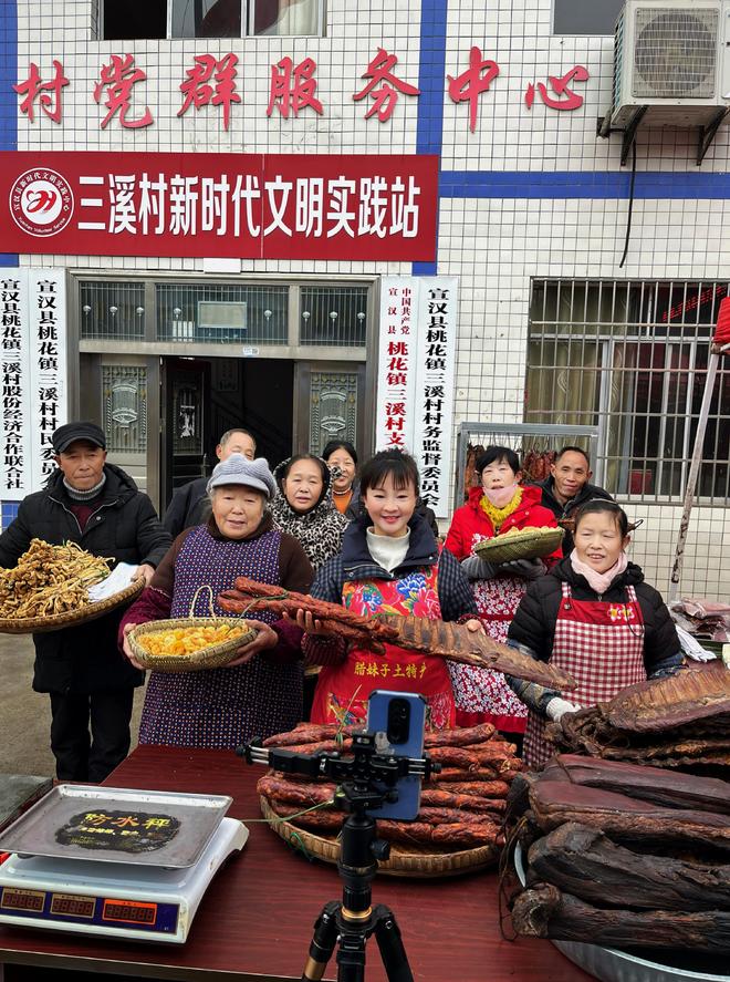 四川宣汉：“振兴工坊”里的“直播致富经”