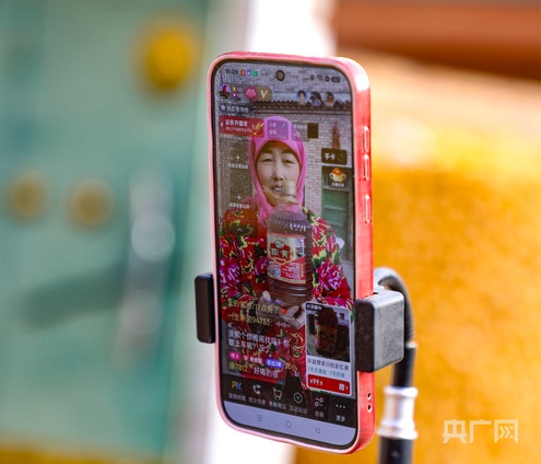 甘肃环县主播杜彩红：年关助农带货忙