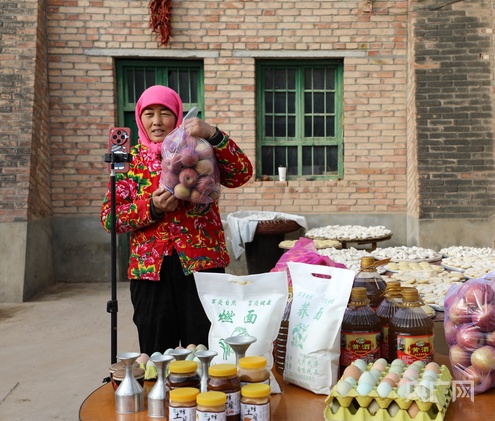 甘肃环县主播杜彩红：年关助农带货忙(图3)