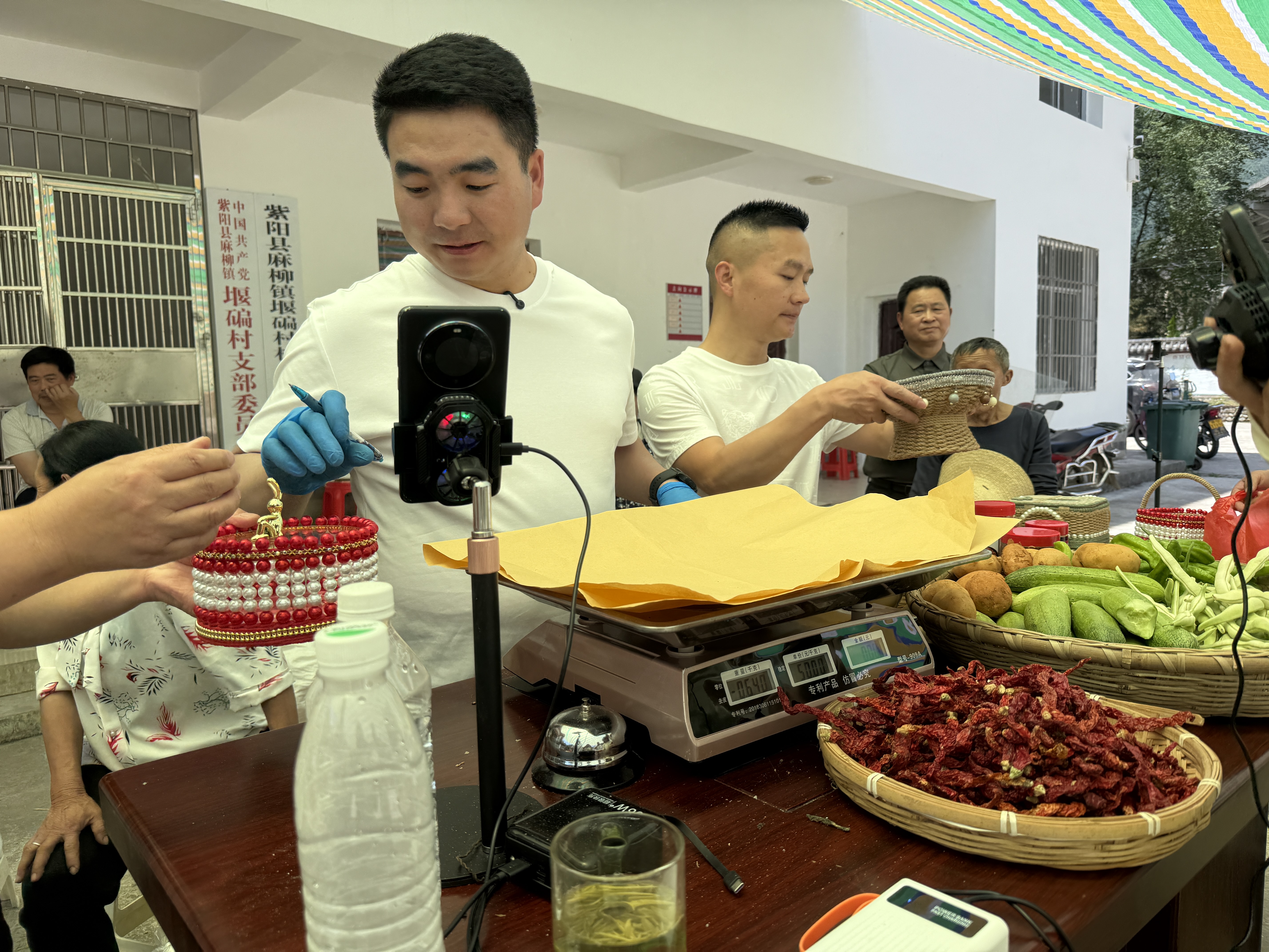 吕文扬演说家拆解助农直播带货的朴实表达逻辑