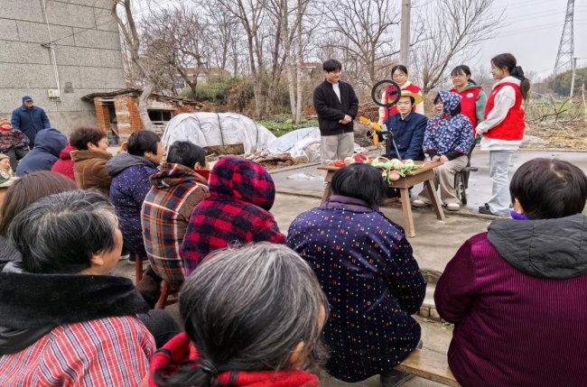 话剧传技暖乡村 直播助农启新程