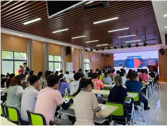 追忆贺娇龙：把流量都留给了新疆