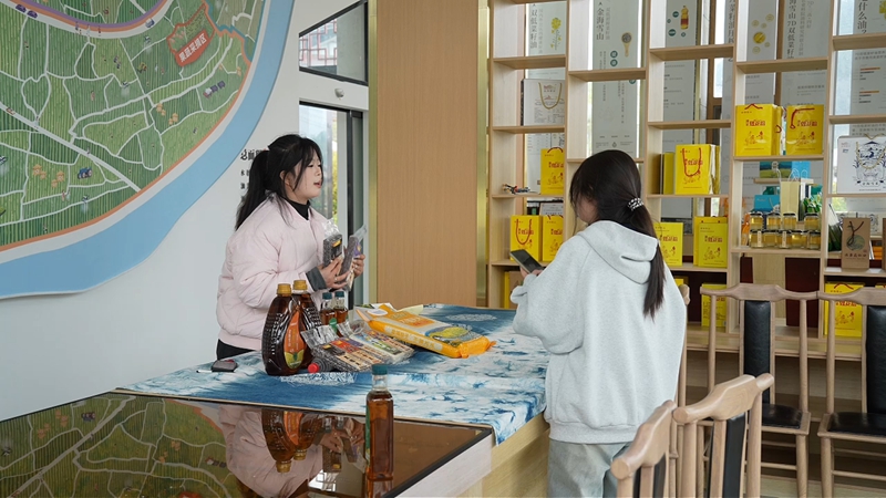 花海搭台云端带货 “农旅+直播”助力贵定黔货出山(图3)