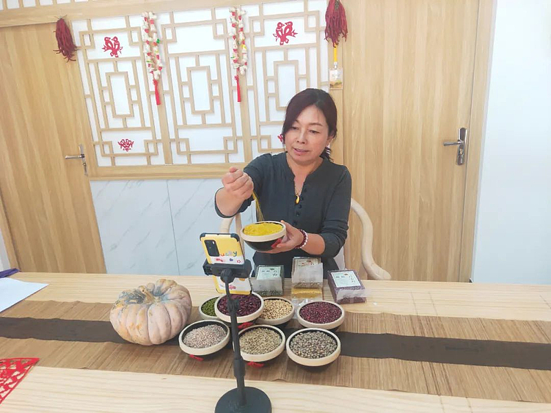 从“直播小白”到乡村主播邱县这位村党支部书记用镜头点亮乡村！