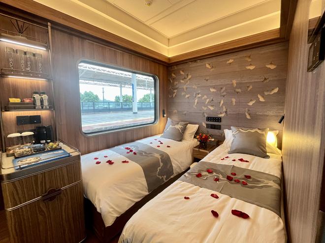 成都号熊猫专列豪华软卧班期+票价+官网指南(图5)