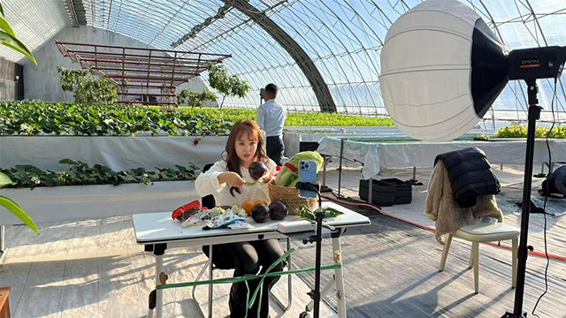 兴安盟乌兰浩特市：直播助农百人团 让乡土好货乘“数”远航