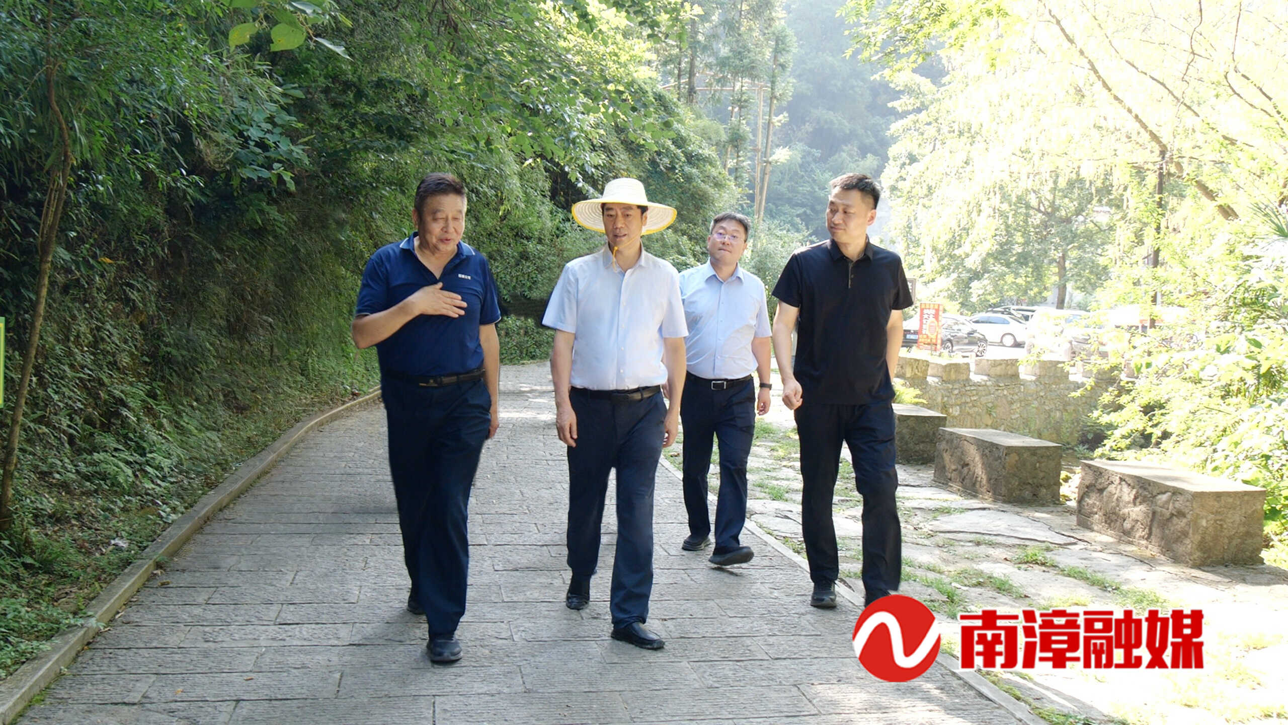 擦亮“金名片”土特产组团闯市场
